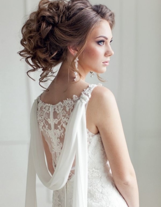 Fryzury ślubne i studniówkowe na bogato