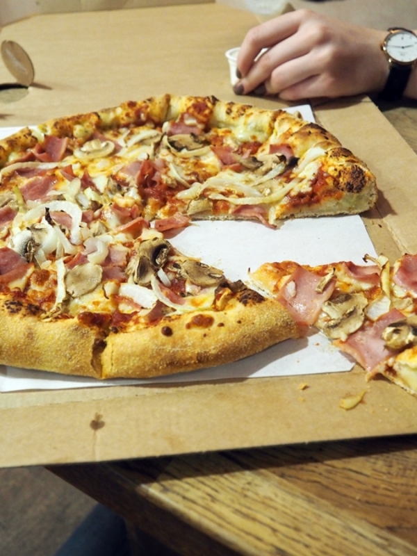 Dziwna akcja z winami i człowiek-pizza [TYGODNIK]