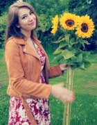 Zdzira zapięta pod szyję, Kraków i wygraj 700 zł na ubrania [TYGODNIK]