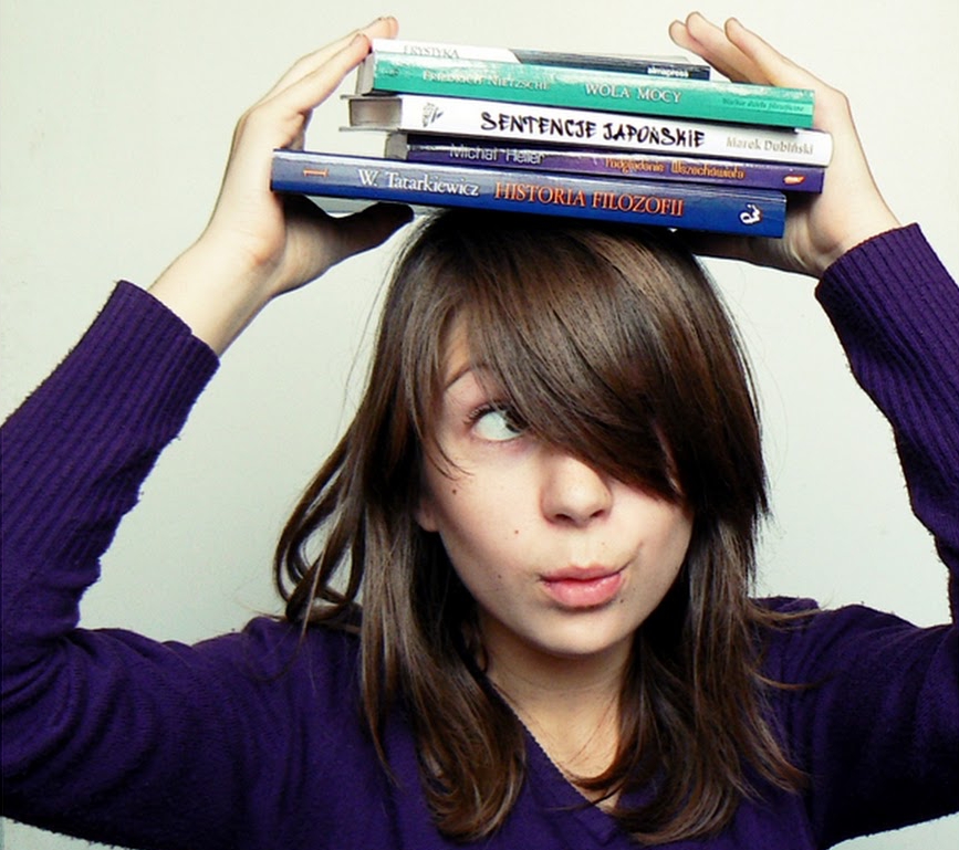 Aniamaluje - książki na głowie