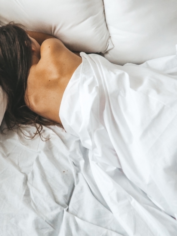 Dlaczego telefon nie śpi ze mną i z tobą też nie powinien